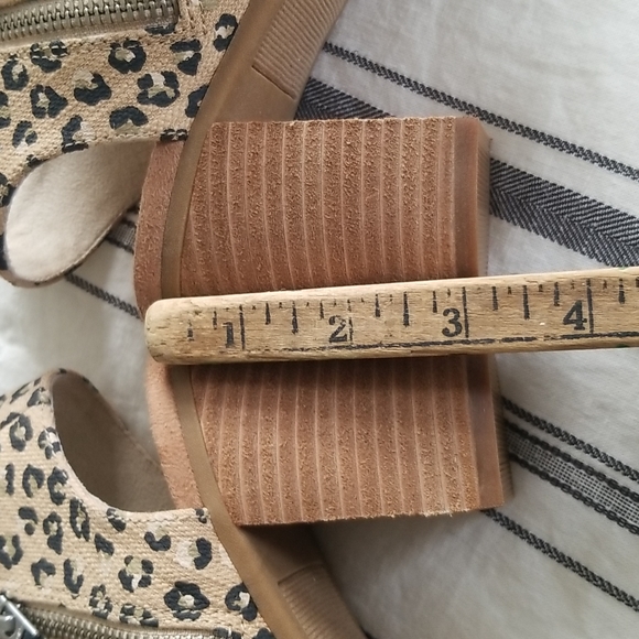 TOMS - Picture 8 of 9